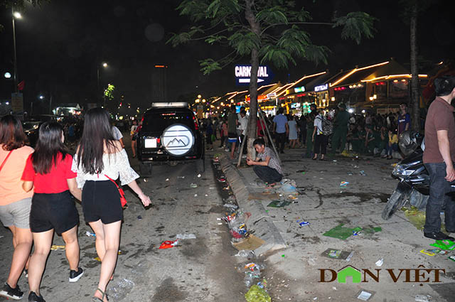 Hạ Long ngập rác sau đêm hội Carnaval